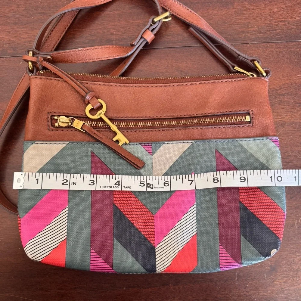 Fossil Crossbody Brown Leather Purse ~ Brass Zipper Pull & Key ~ Chevron Style